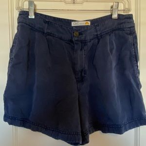 Women’s Linen Shorts
